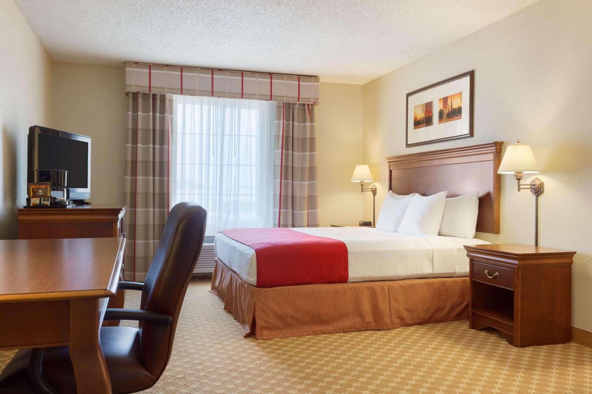 Country & By Radisson, Nevada, Mo Hotel 3*