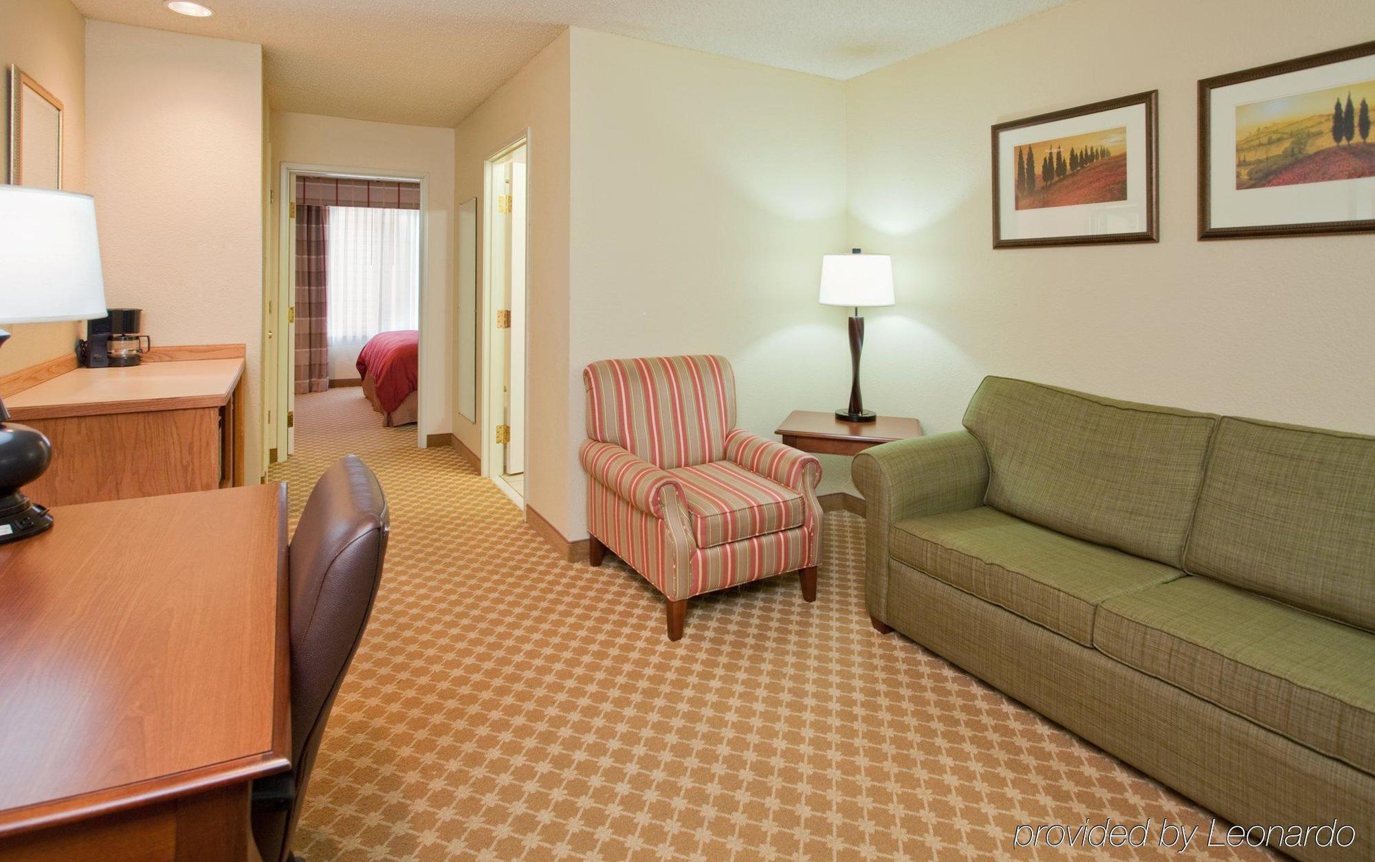 Hotel Country & By Radisson, Nevada, Mo