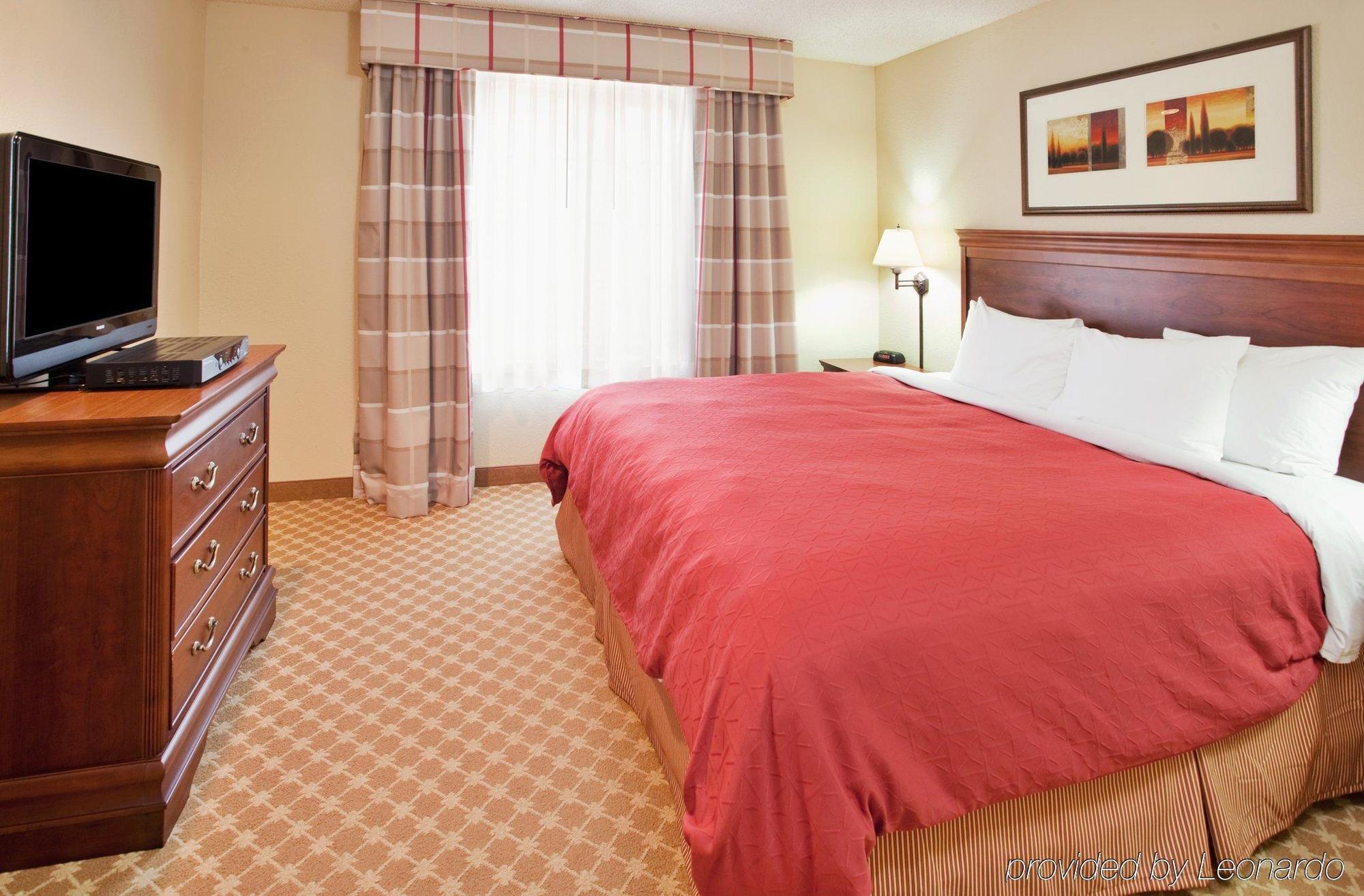 Country & By Radisson, Nevada, Mo Hotel Nevada