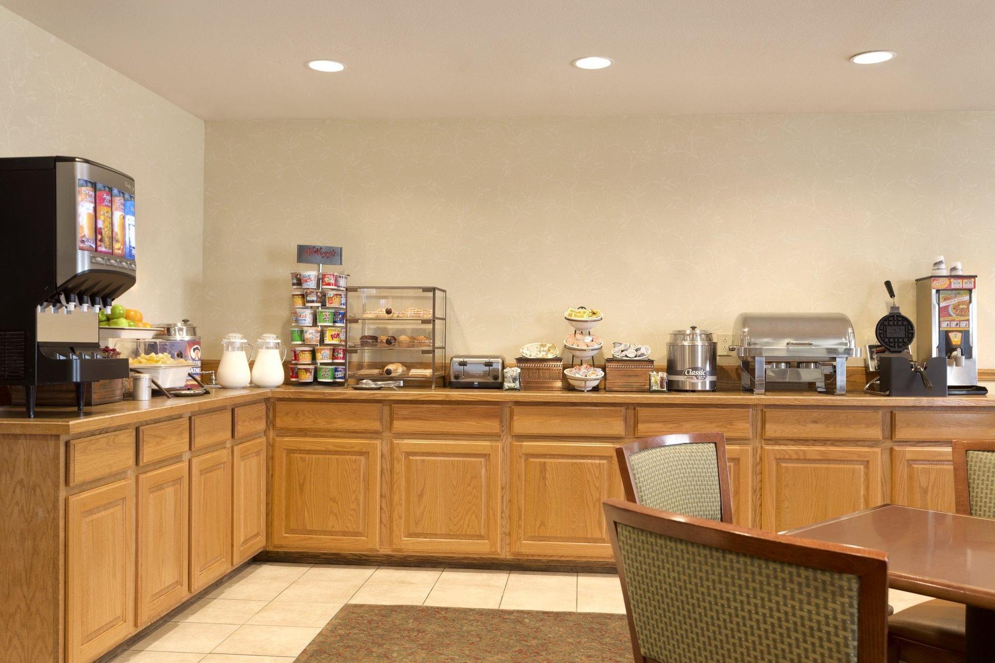 Hotel Country & By Radisson, Nevada, Mo