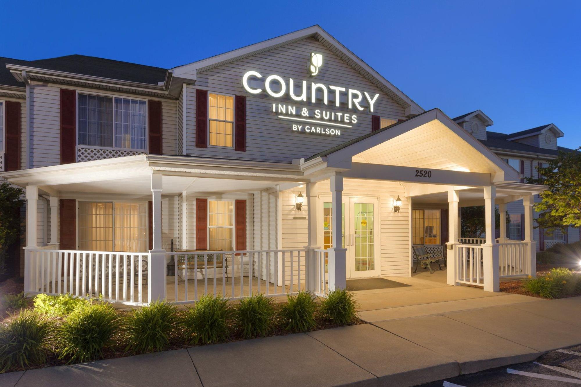 Country & By Radisson, Nevada, Mo Hotel Nevada