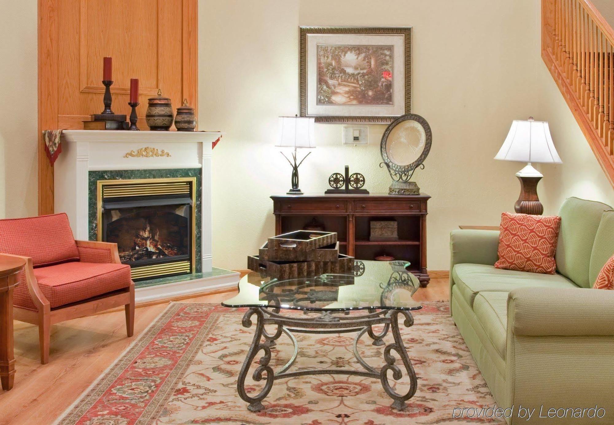 Country & By Radisson, Nevada, Mo Hotel