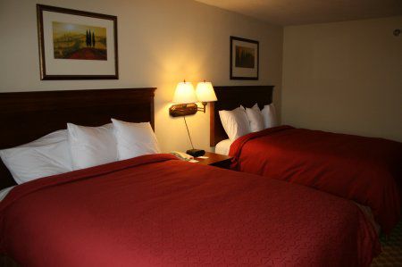 Country & By Radisson, Nevada, Mo Hotel